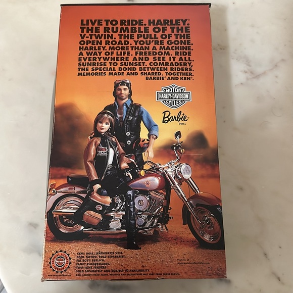 1999 MATTEL HARLEY DAVIDSON MOTORCYCLES COLLECTOR EDITION BARBIE DOLL 25637 - Picture 3 of 12